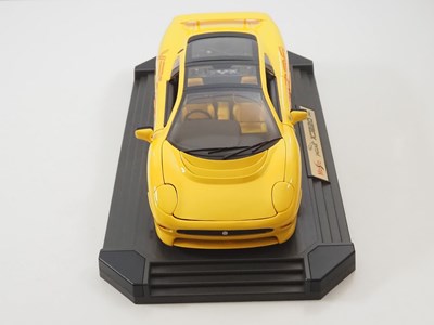 Lot 630 - A MAISTO 1:12 scale diecast Jaguar XJ220 car...