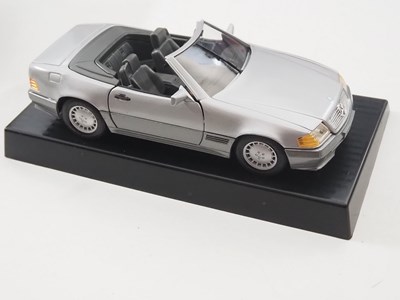 Lot 707 - A group of MAISTO 1:18 scale diecast cars to...