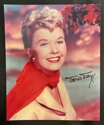 Lot 420 - DORIS DAY - An autographed 8" x 10" colour...