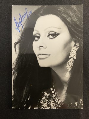 Lot 465 - VINTAGE HOLLYWOOD - A selection of autographs...