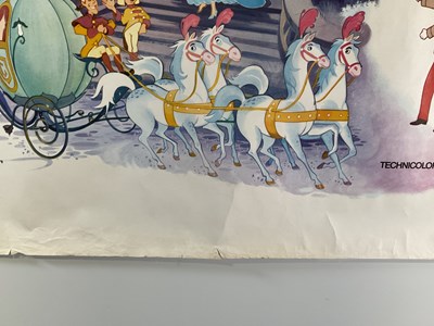 Lot 85 - WALY DISNEY - A collection of Walt Disney...
