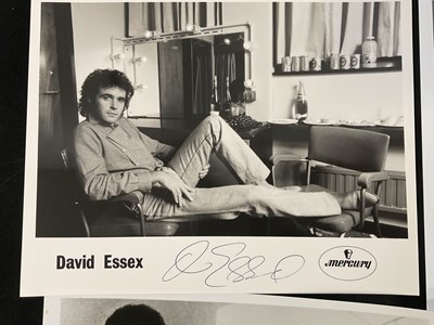 Lot 489 - A selection of male musician autographs mostly...