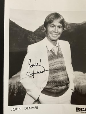 Lot 489 - A selection of male musician autographs mostly...