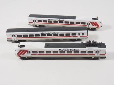 Lot 12 - A LIMA HO gauge Dutch Outline 'Koploper' 3-car...