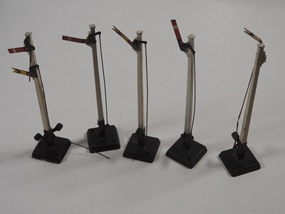 Lot 13 - A group of boxed and unboxed HORNBY DUBLO OO...