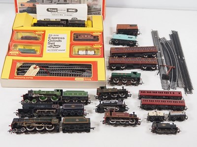 Lot 15 - A TRI-ANG HORNBY OO gauge RS606 Express Goods...