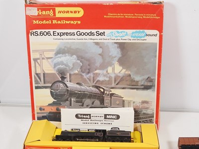 Lot 15 - A TRI-ANG HORNBY OO gauge RS606 Express Goods...