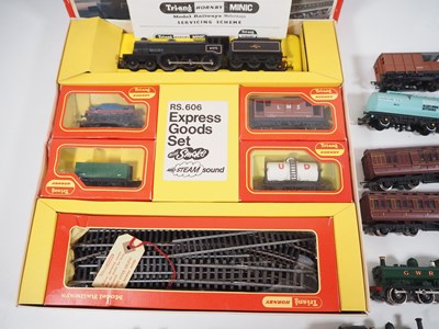 Lot 15 - A TRI-ANG HORNBY OO gauge RS606 Express Goods...