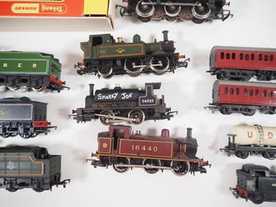 Lot 15 - A TRI-ANG HORNBY OO gauge RS606 Express Goods...