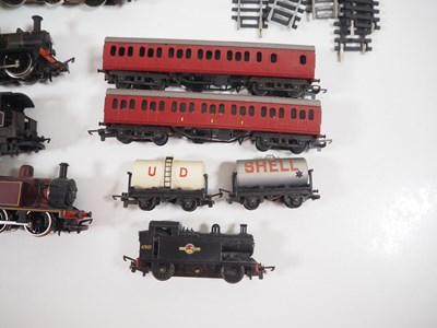 Lot 15 - A TRI-ANG HORNBY OO gauge RS606 Express Goods...