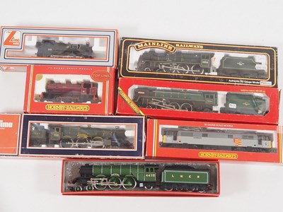 Lot 16 - A group of mostly boxed OO gauge steam and...