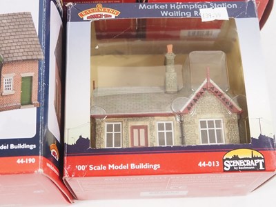 Lot 18 - A group of boxed BACHMANN Scenecraft OO gauge...