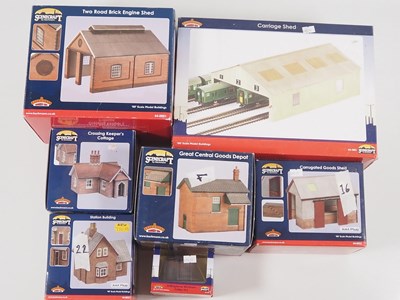 Lot 20 - A group of boxed BACHMANN Scenecraft OO gauge...