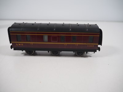 Lot 21 - A group of vintage OO gauge model railway...