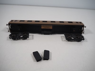 Lot 21 - A group of vintage OO gauge model railway...