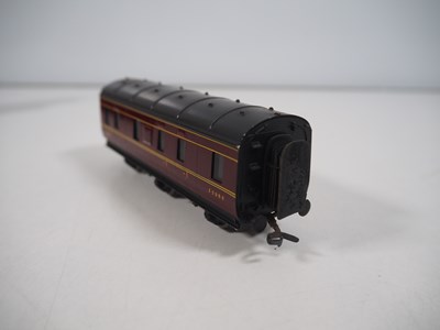 Lot 21 - A group of vintage OO gauge model railway...