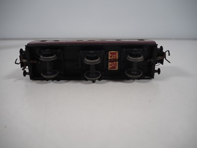 Lot 21 - A group of vintage OO gauge model railway...