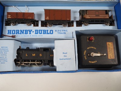 Lot 26 - A HORNBY DUBLO 3-rail OO gauge EDG7 Tank Goods...