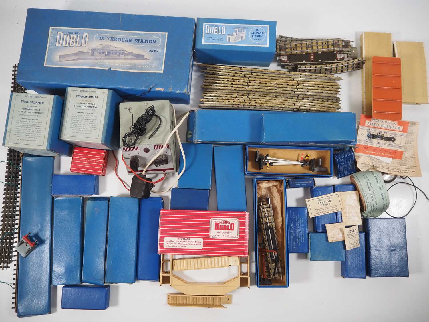 Lot 28 - A large quantity of HORNBY DUBLO OO gauge...
