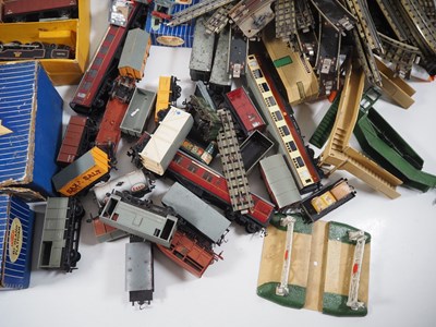 Lot 30 - A large crate of mixed HORNBY DUBLO OO gauge...
