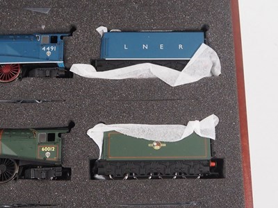 Lot 33 - A BACHMANN OO gauge 31-2001 limited edition...