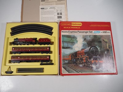 Lot 40 - A HORNBY RS609 OO gauge Express Passenger Set...