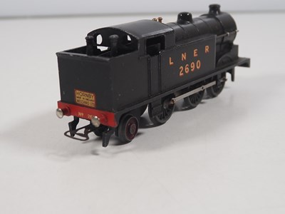 Lot 41 - A HORNBY DUBLO OO gauge clockwork pre-war...