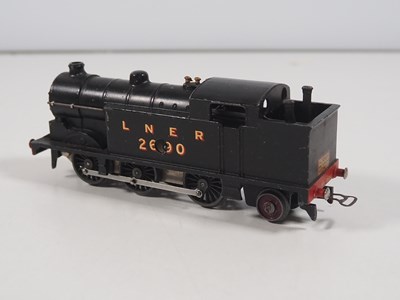 Lot 41 - A HORNBY DUBLO OO gauge clockwork pre-war...