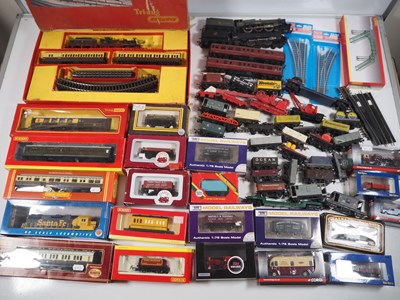 Lot 42 - A quantity of OO gauge boxed and unboxed...