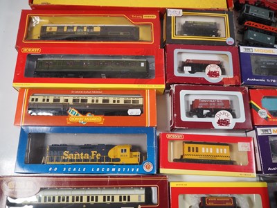 Lot 42 - A quantity of OO gauge boxed and unboxed...