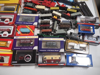 Lot 42 - A quantity of OO gauge boxed and unboxed...