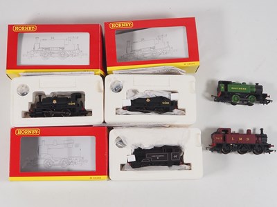 Lot 44 - A group of boxed and unboxed HORNBY OO gauge...