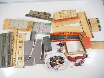 Lot 46 - A quantity of HORNBY DUBLO OO gauge buildings...