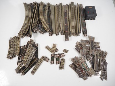 Lot 47 - A quantity of HORNBY DUBLO OO gauge 3-rail...