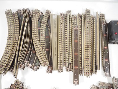 Lot 47 - A quantity of HORNBY DUBLO OO gauge 3-rail...
