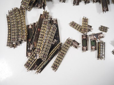 Lot 47 - A quantity of HORNBY DUBLO OO gauge 3-rail...