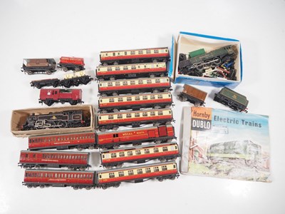 Lot 48 - A group of HORNBY DUBLO OO gauge 3-rail...