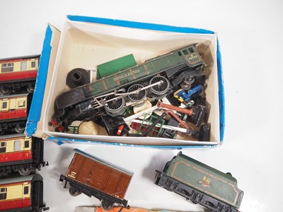 Lot 48 - A group of HORNBY DUBLO OO gauge 3-rail...