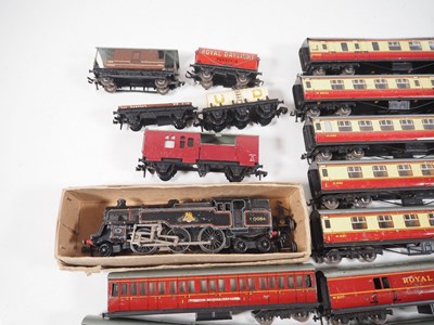 Lot 48 - A group of HORNBY DUBLO OO gauge 3-rail...
