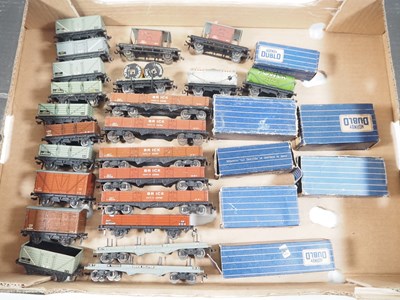 Lot 51 - A quantity of boxed and unboxed HORNBY DUBLO...