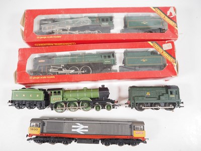 Lot 59 - A group of boxed and unboxed HORNBY OO gauge...