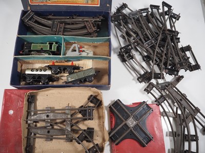 Lot 82 - A selection of HORNBY O gauge clockwork items...