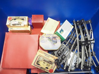 Lot 83 - A group of boxed and unboxed HORNBY O gauge...