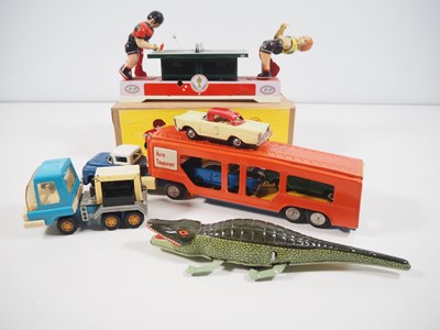 Lot 122 - A group of vintage and modern tinplate...