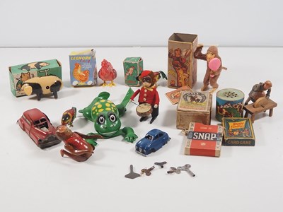 Lot 129 - A mixed group of vintage plastic and tinplate...