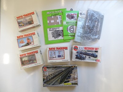 Lot 250 - A group of unbuilt kits by RATIO, METCALFE,...