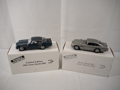 Lot 113 - A pair of DANBURY MINT 1:24 scale diecast...