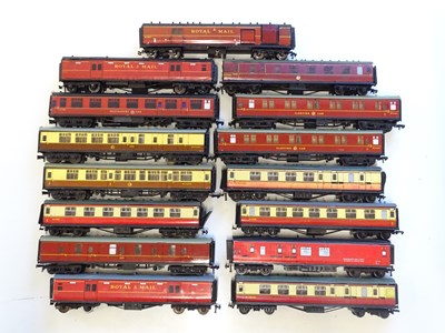 Lot 257 - A group of unboxed HORNBY DUBLO coaches, some...