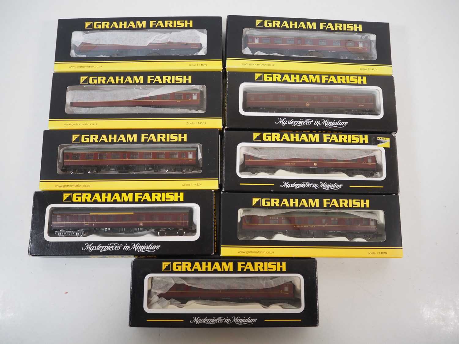 Lot 4 - A group of GRAHAM FARISH N gauge MK1 passenger...