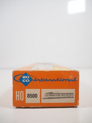 Lot 26 - A pair of RIVAROSSI and ROCO HO gauge 2-car...